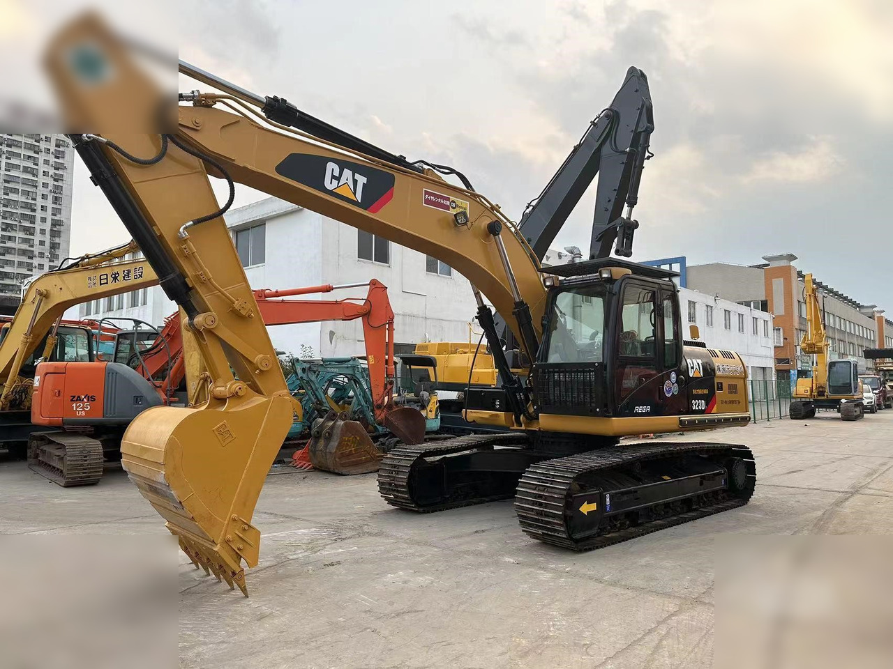 CATERPILLAR 323DL - Верижен багер: снимка 2 CATERPILLAR 323DL - Верижен багер: снимка 2