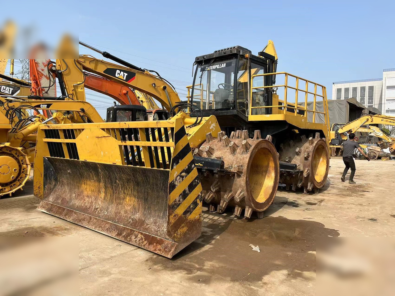CATERPILLAR 826G - Компактор: снимка 1 CATERPILLAR 826G - Компактор: снимка 1