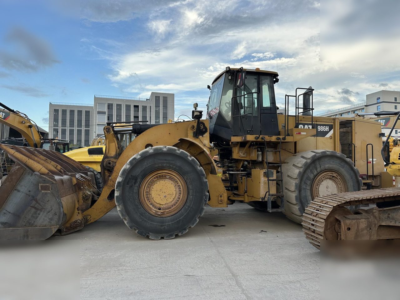 CATERPILLAR 986H - Колесен товарач: снимка 2 CATERPILLAR 986H - Колесен товарач: снимка 2