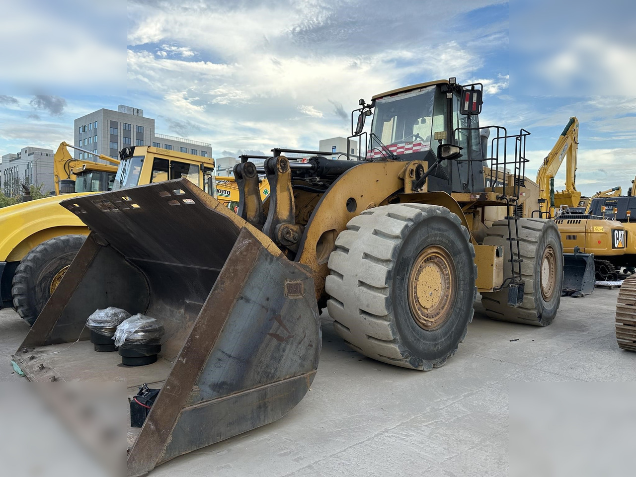 CATERPILLAR 986H - Колесен товарач: снимка 1 CATERPILLAR 986H - Колесен товарач: снимка 1