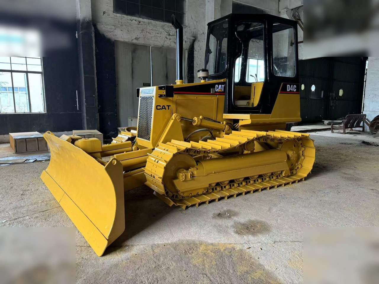 CATERPILLAR D4C - Булдозер: снимка 1 CATERPILLAR D4C - Булдозер: снимка 1