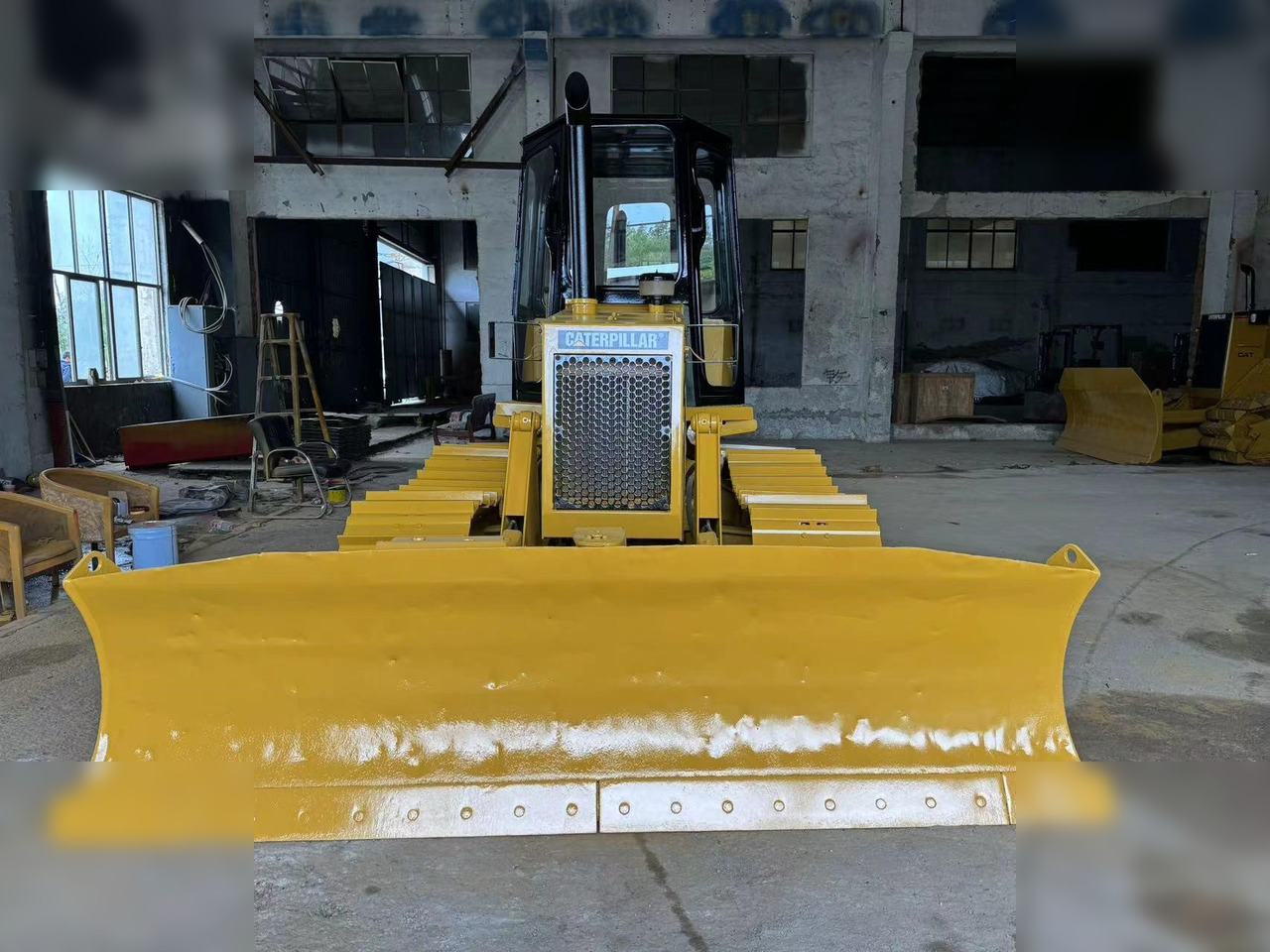 CATERPILLAR D4C - Булдозер: снимка 2 CATERPILLAR D4C - Булдозер: снимка 2