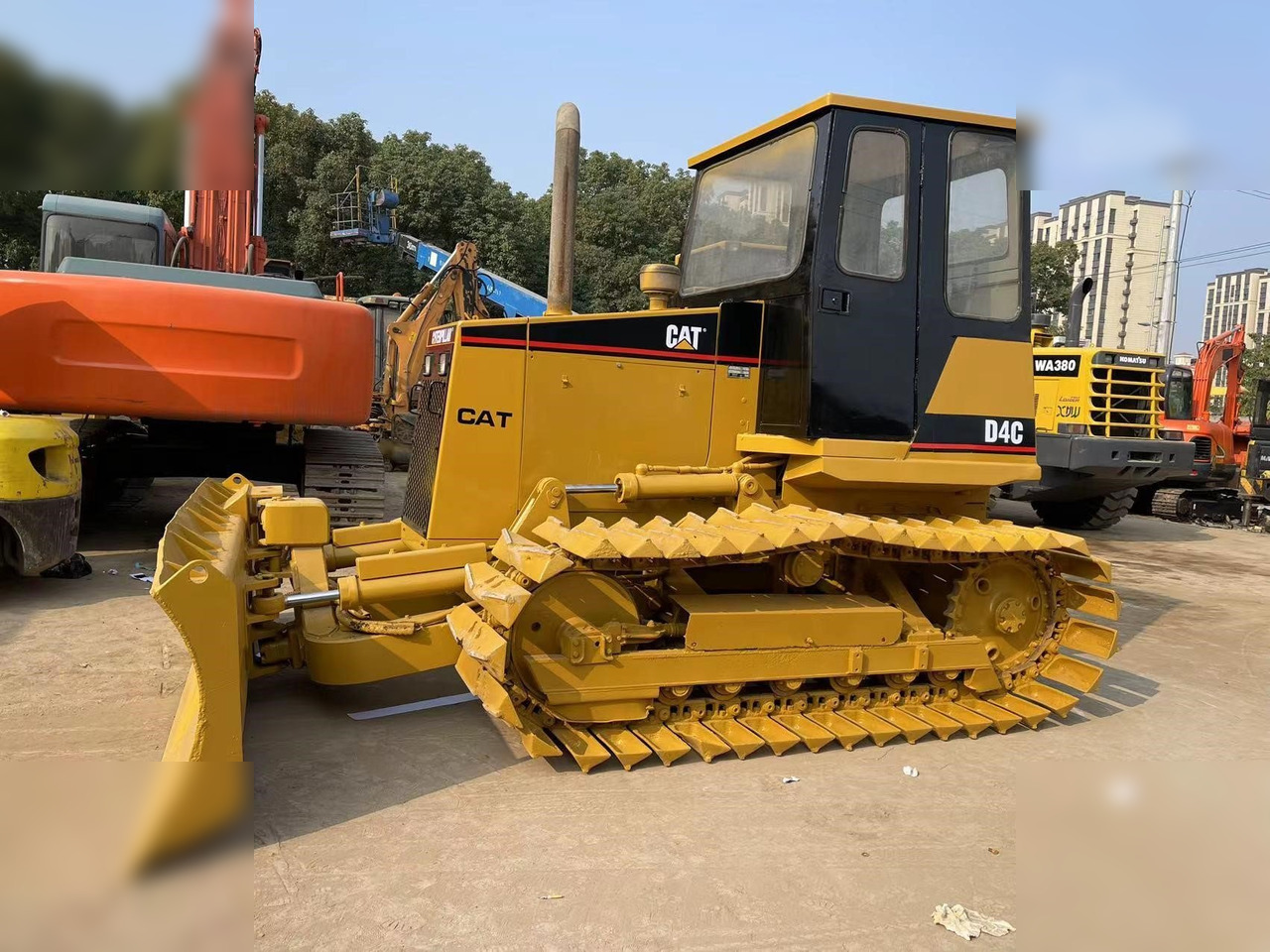 CATERPILLAR D4C - Булдозер: снимка 1 CATERPILLAR D4C - Булдозер: снимка 1
