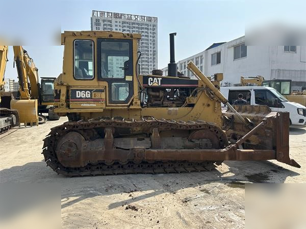 CATERPILLAR D6G - Булдозер: снимка 1 CATERPILLAR D6G - Булдозер: снимка 1