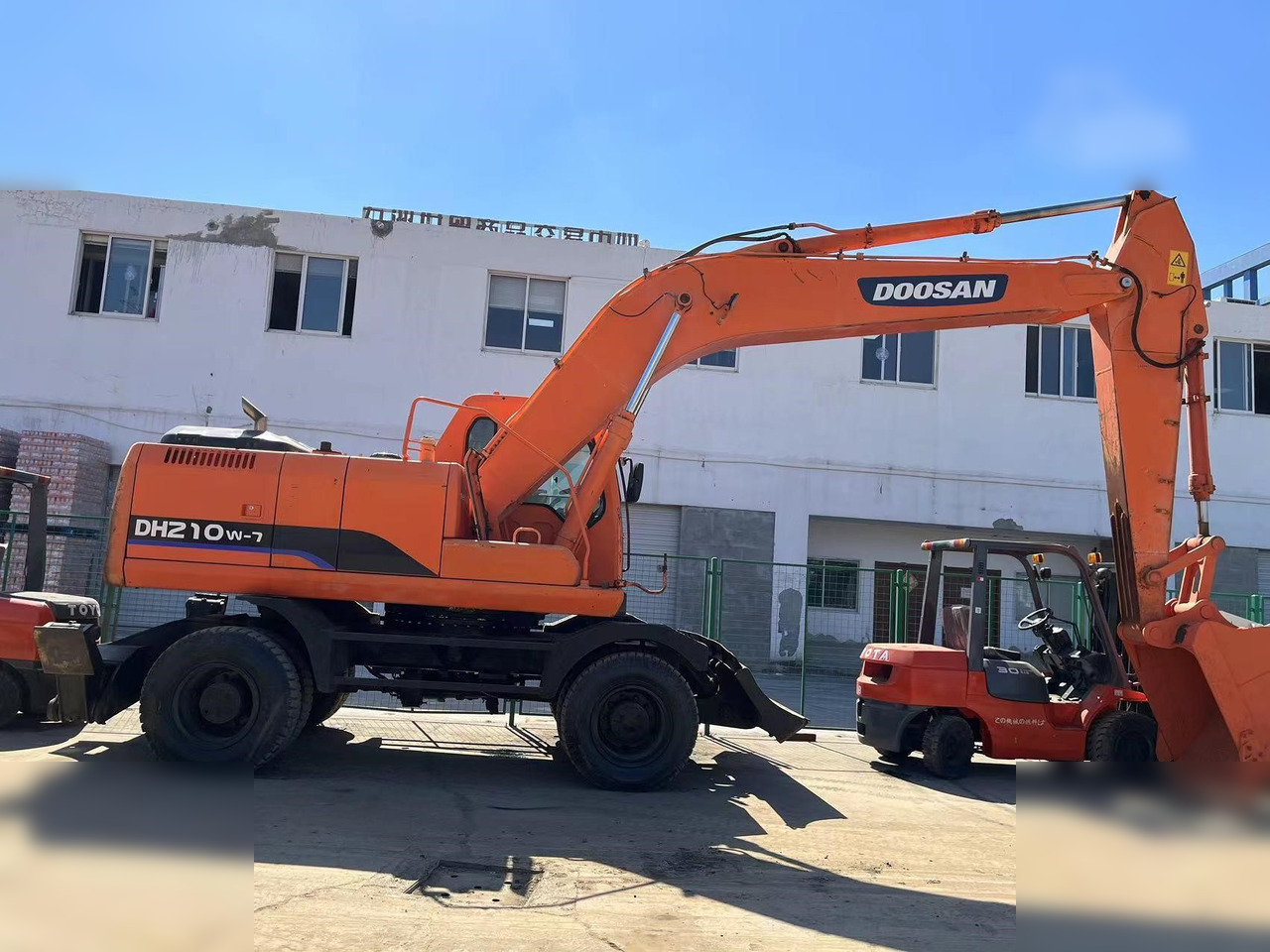 DOOSAN DH210W-7 - Колесен багер: снимка 1 DOOSAN DH210W-7 - Колесен багер: снимка 1