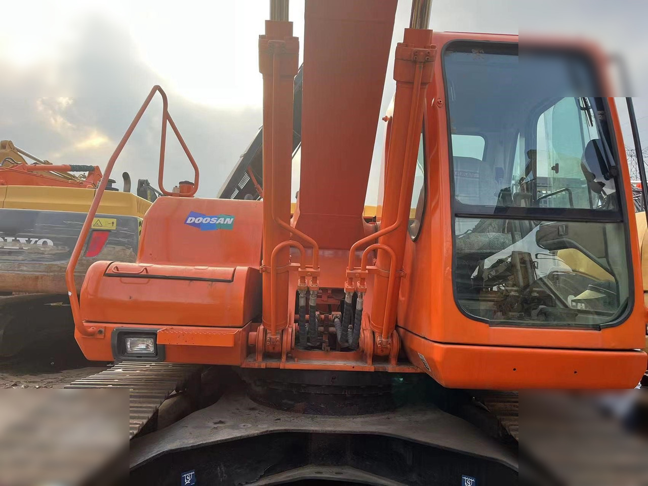 DOOSAN DH220 LC-7 - Верижен багер: снимка 2 DOOSAN DH220 LC-7 - Верижен багер: снимка 2