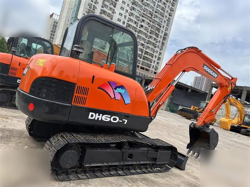 DOOSAN DH60-7 - Верижен багер: снимка 1 DOOSAN DH60-7 - Верижен багер: снимка 1