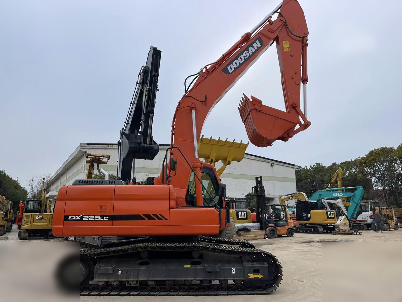 DOOSAN DX225 LC - Верижен багер: снимка 1 DOOSAN DX225 LC - Верижен багер: снимка 1