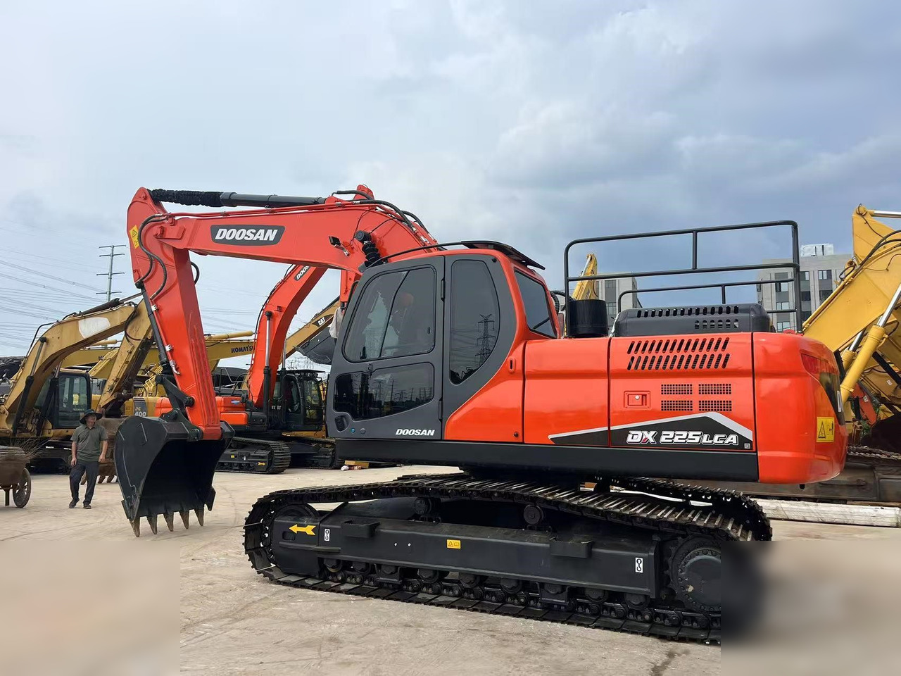 DOOSAN DX225 LC - Верижен багер: снимка 1 DOOSAN DX225 LC - Верижен багер: снимка 1