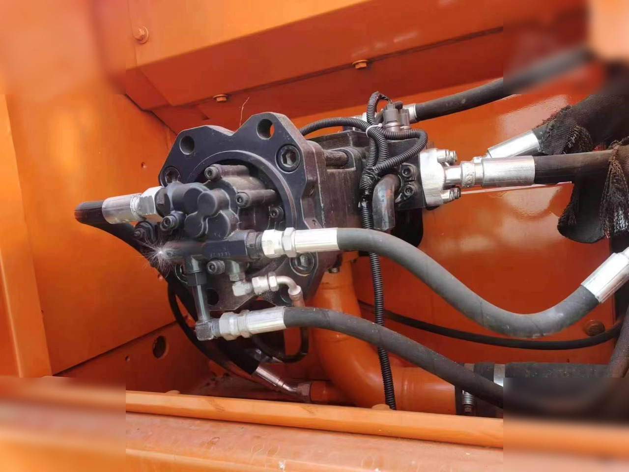 DOOSAN DX225 LC - Верижен багер: снимка 4 DOOSAN DX225 LC - Верижен багер: снимка 4