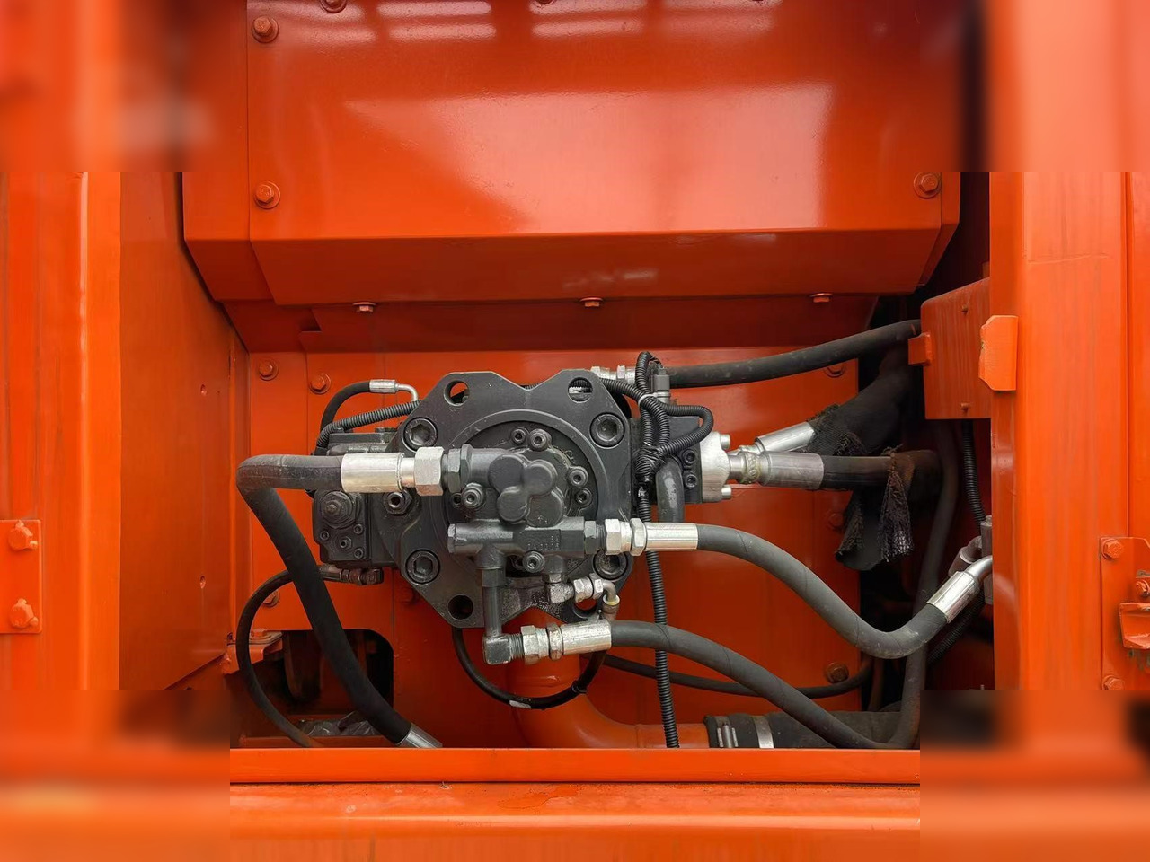 DOOSAN DX225 LC - Верижен багер: снимка 4 DOOSAN DX225 LC - Верижен багер: снимка 4