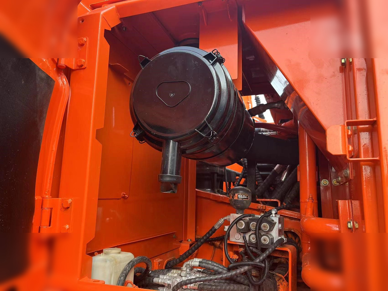 DOOSAN DX300 LC-9C - Верижен багер: снимка 4 DOOSAN DX300 LC-9C - Верижен багер: снимка 4