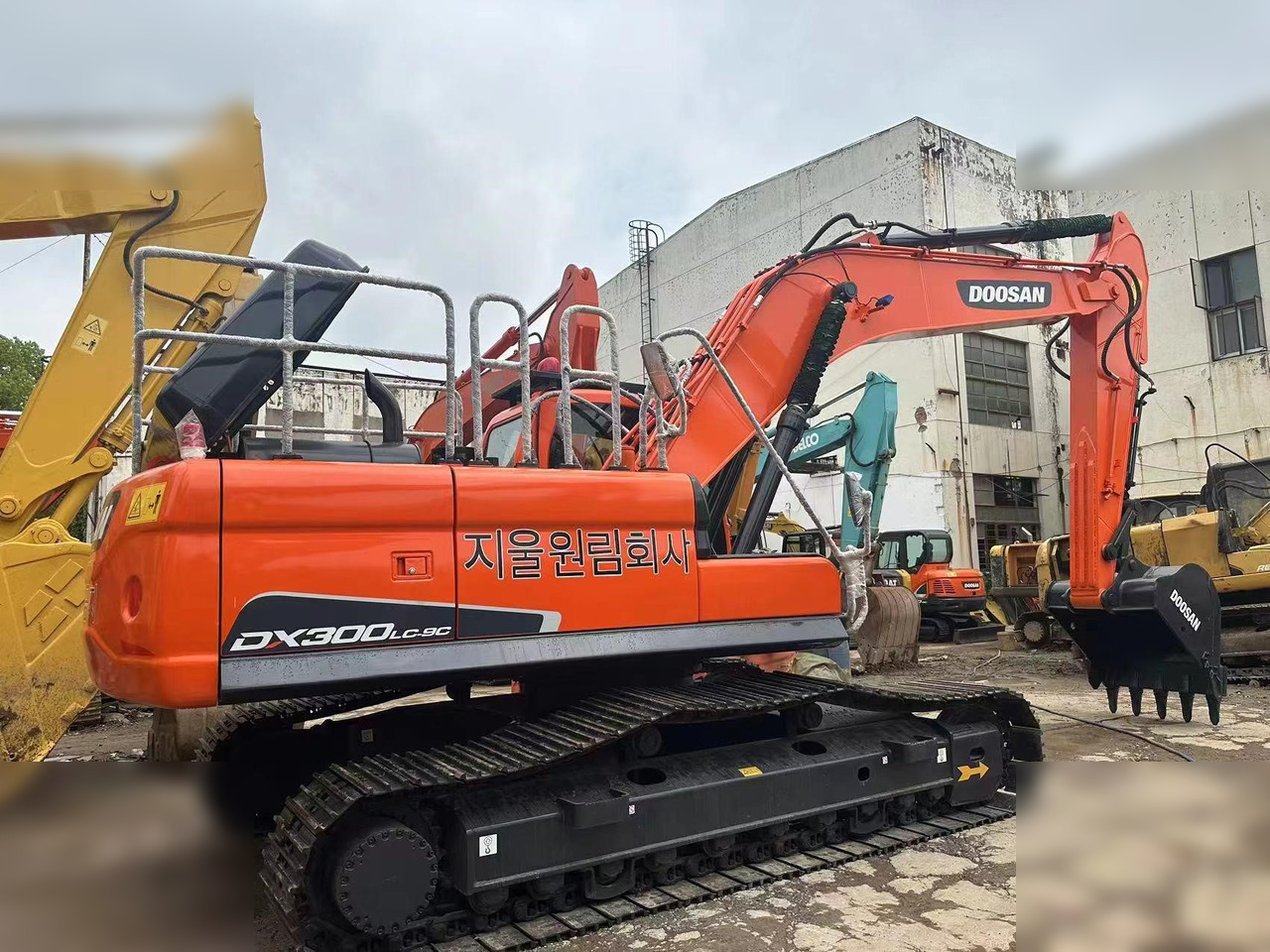 DOOSAN DX300 LC - Верижен багер: снимка 1 DOOSAN DX300 LC - Верижен багер: снимка 1