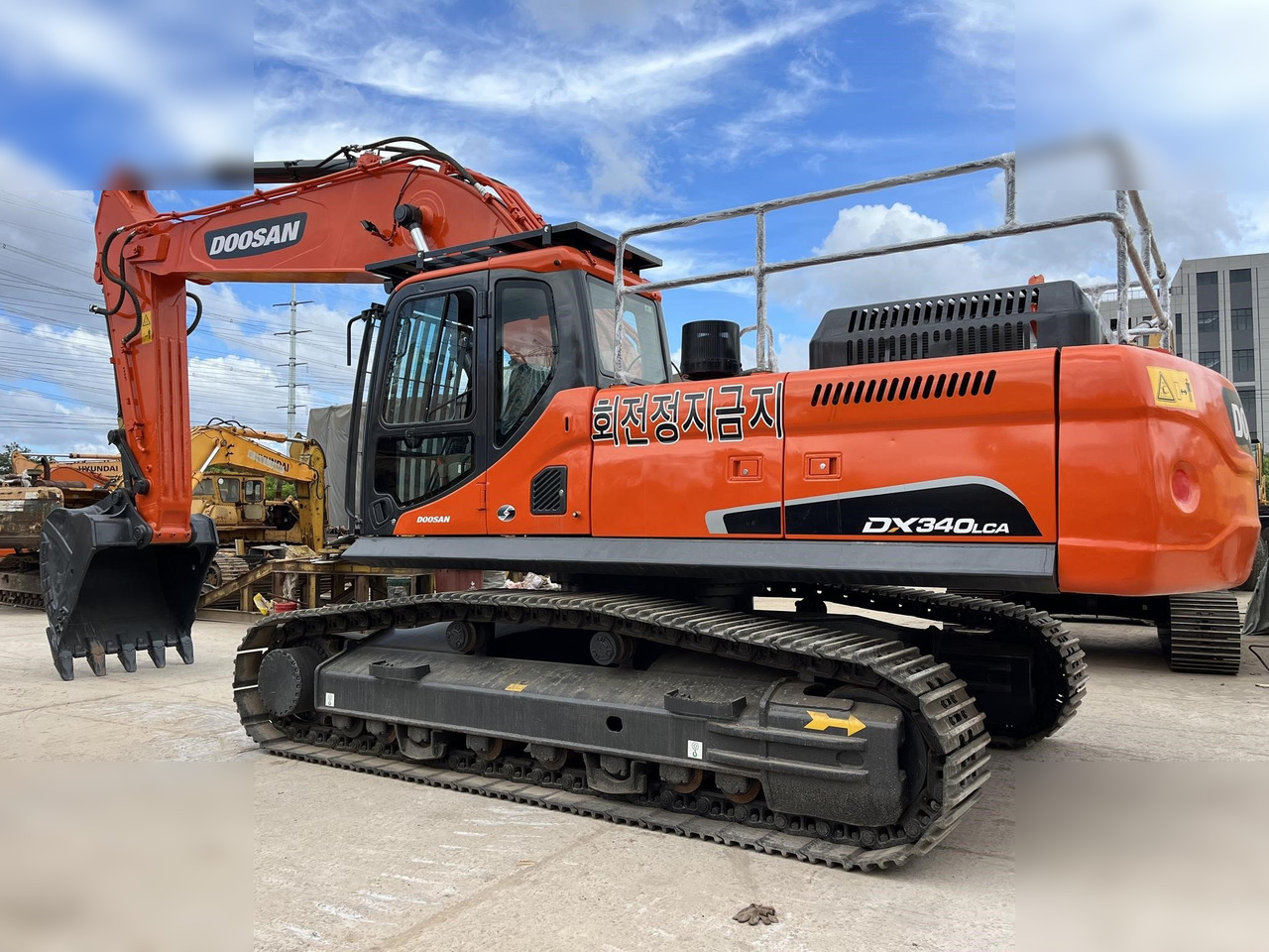DOOSAN DX340 LCA - Верижен багер: снимка 1 DOOSAN DX340 LCA - Верижен багер: снимка 1