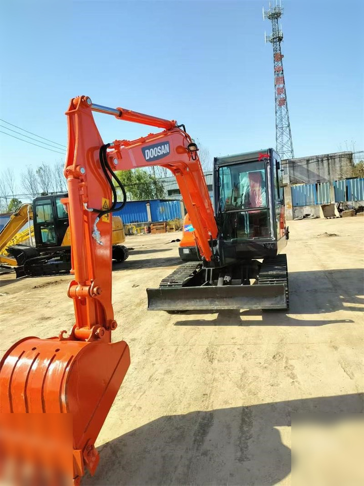 DOOSAN DX60-9C - Верижен багер: снимка 4 DOOSAN DX60-9C - Верижен багер: снимка 4