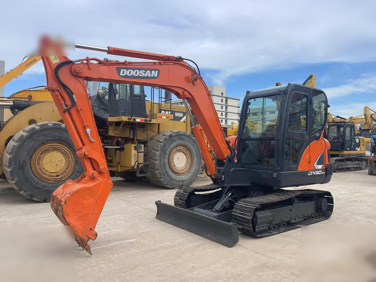 DOOSAN DX60-9C - Верижен багер: снимка 2 DOOSAN DX60-9C - Верижен багер: снимка 2