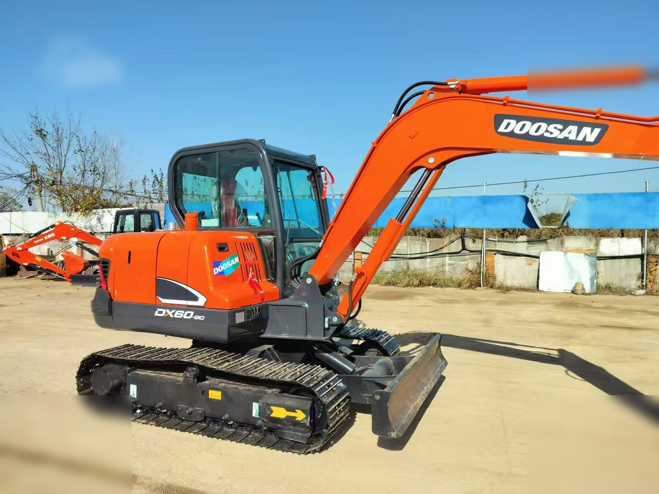 DOOSAN DX60-9C - Верижен багер: снимка 3 DOOSAN DX60-9C - Верижен багер: снимка 3