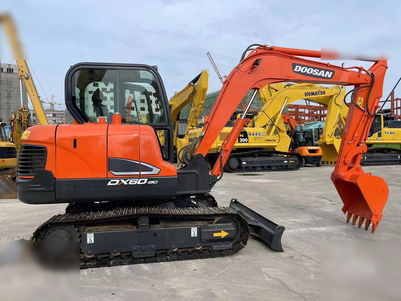 DOOSAN DX60-9C - Верижен багер: снимка 1 DOOSAN DX60-9C - Верижен багер: снимка 1