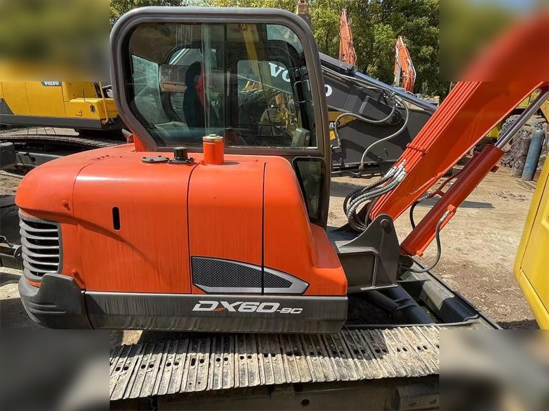DOOSAN DX60E-9C - Мини багер: снимка 2 DOOSAN DX60E-9C - Мини багер: снимка 2