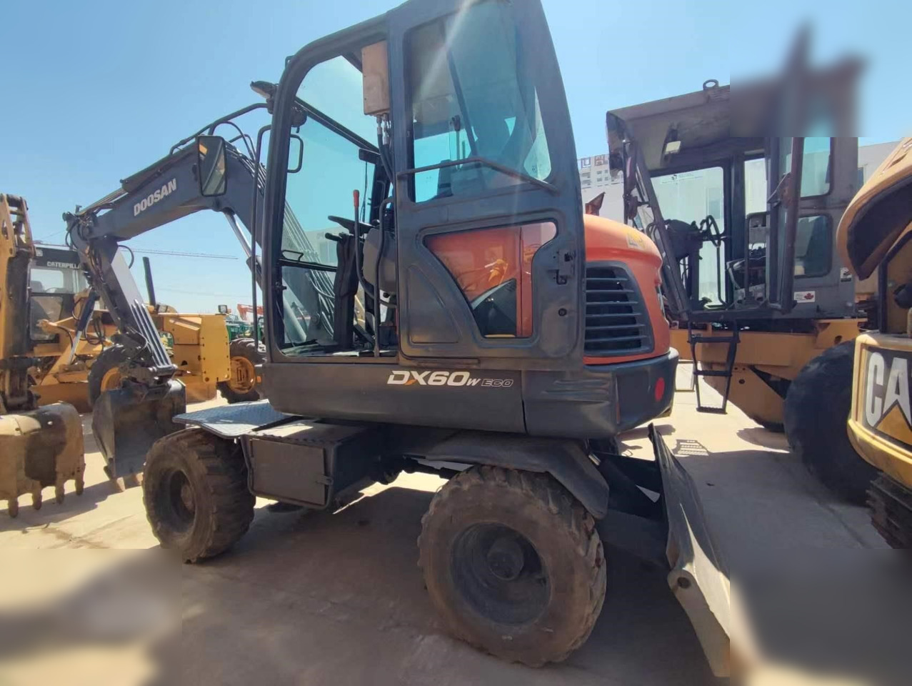 DOOSAN DX60W ECO - Колесен багер: снимка 1 DOOSAN DX60W ECO - Колесен багер: снимка 1