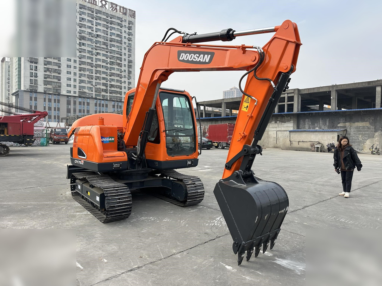 DOOSAN DX75-9CN - Верижен багер: снимка 3 DOOSAN DX75-9CN - Верижен багер: снимка 3