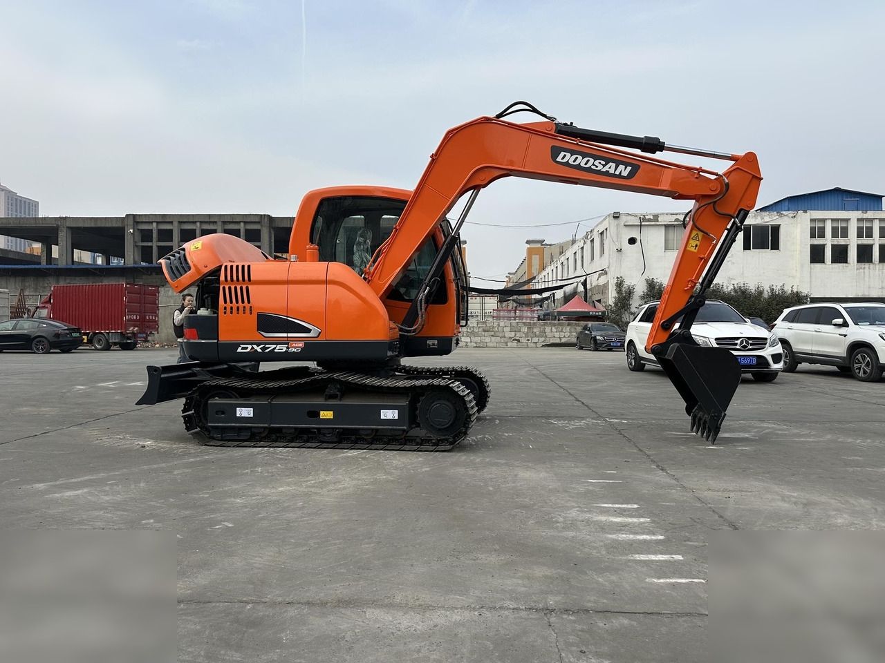 DOOSAN DX75-9CN - Верижен багер: снимка 2 DOOSAN DX75-9CN - Верижен багер: снимка 2