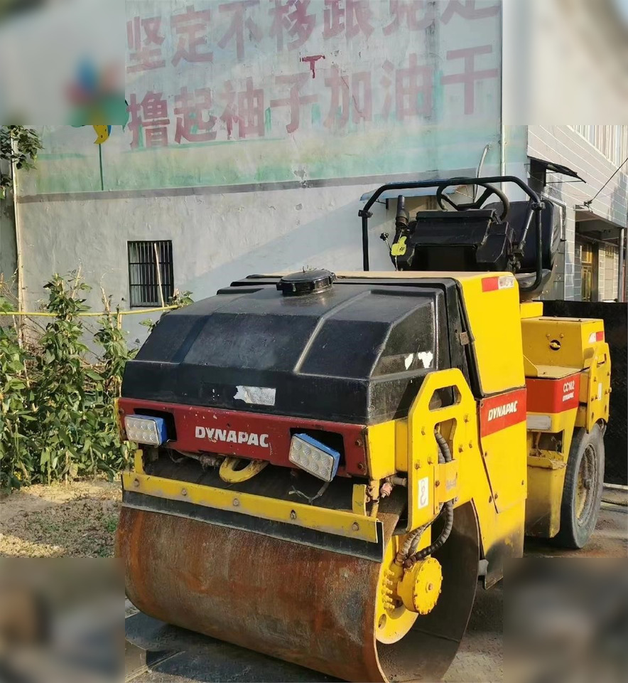 DYNAPAC CC102 II - Комбиниран валяк: снимка 3 DYNAPAC CC102 II - Комбиниран валяк: снимка 3