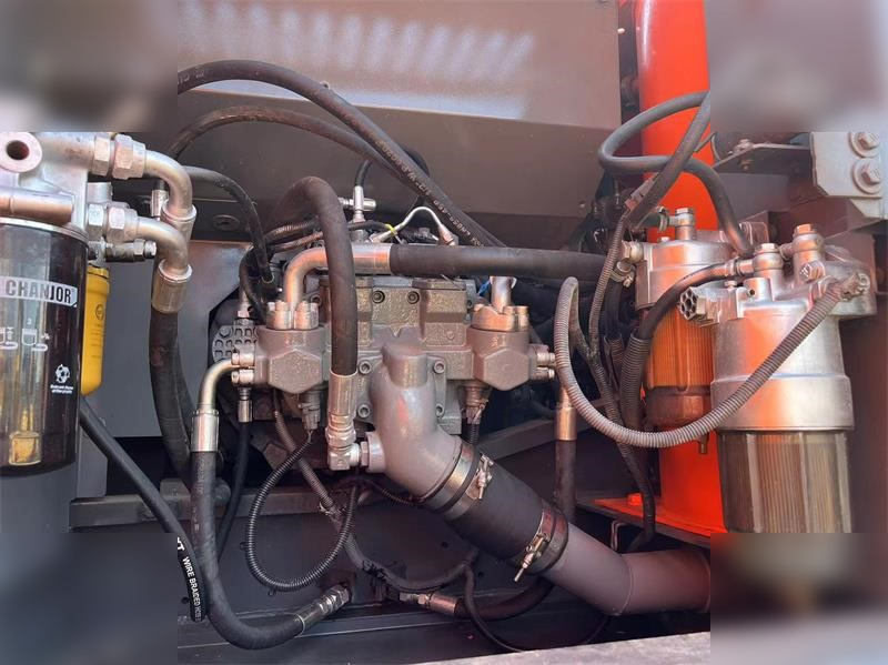 HITACHI ZX240-3 - Верижен багер: снимка 5 HITACHI ZX240-3 - Верижен багер: снимка 5