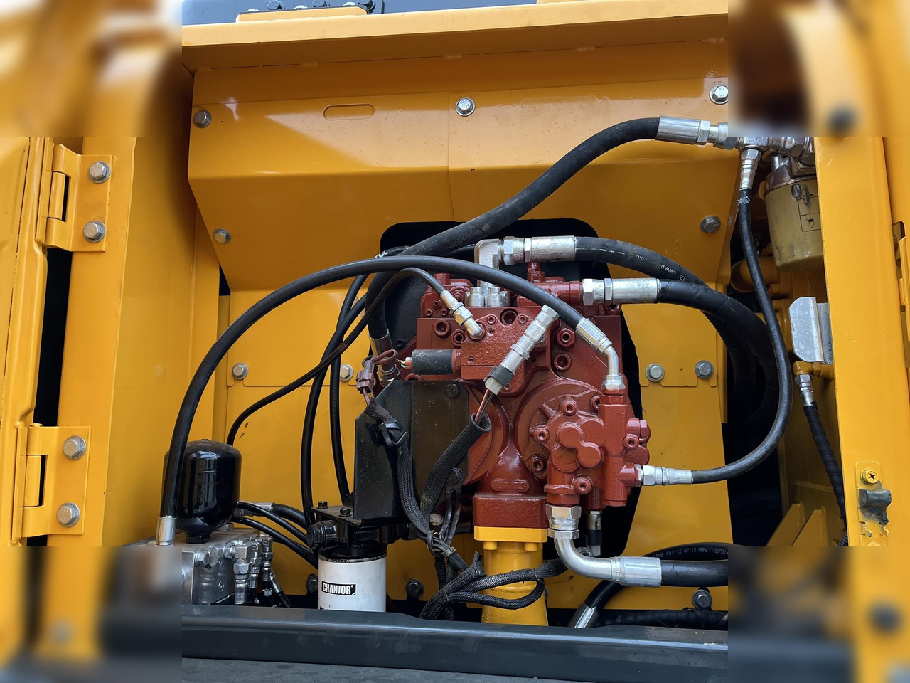 HYUNDAI ROBEX 210W-9 - Колесен багер: снимка 5 HYUNDAI ROBEX 210W-9 - Колесен багер: снимка 5