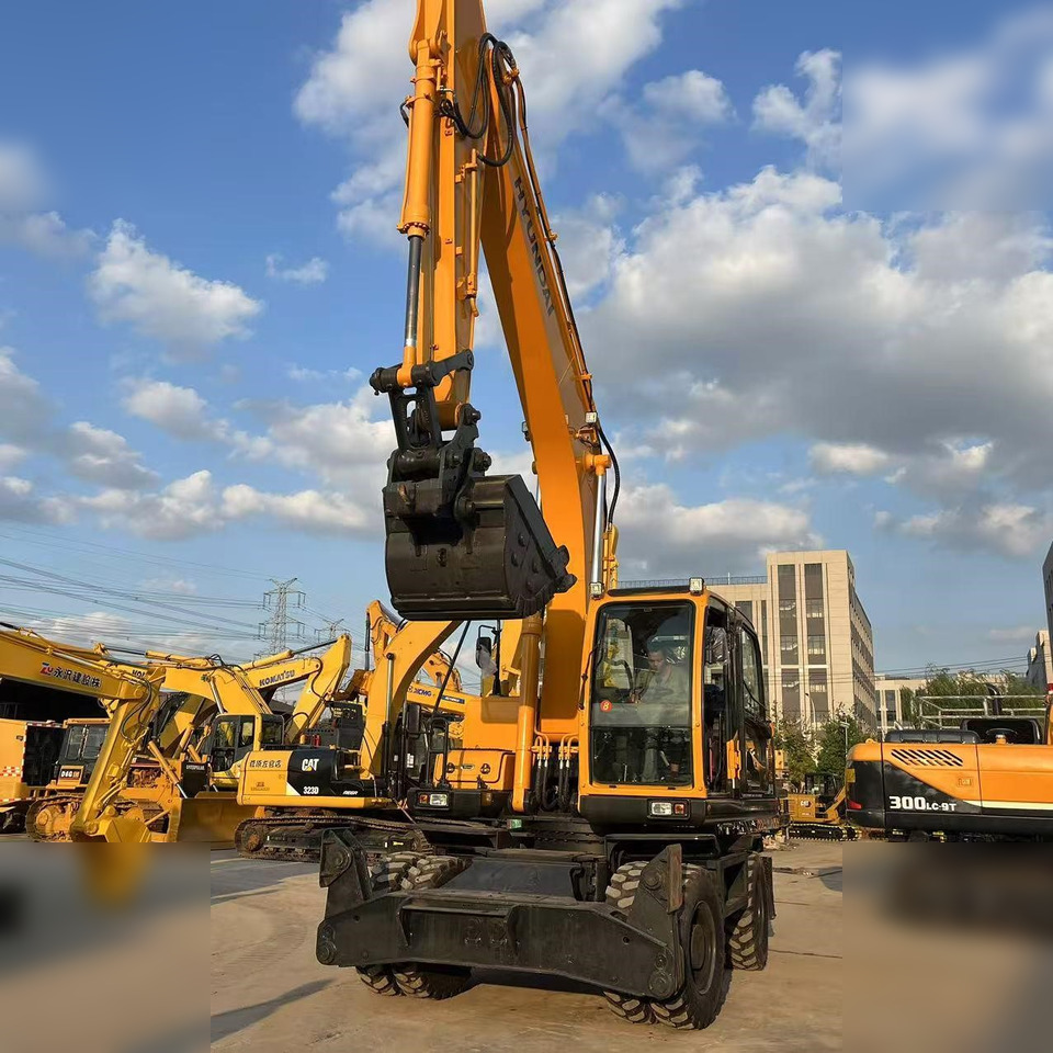 HYUNDAI ROBEX 210W-9 - Колесен багер: снимка 2 HYUNDAI ROBEX 210W-9 - Колесен багер: снимка 2