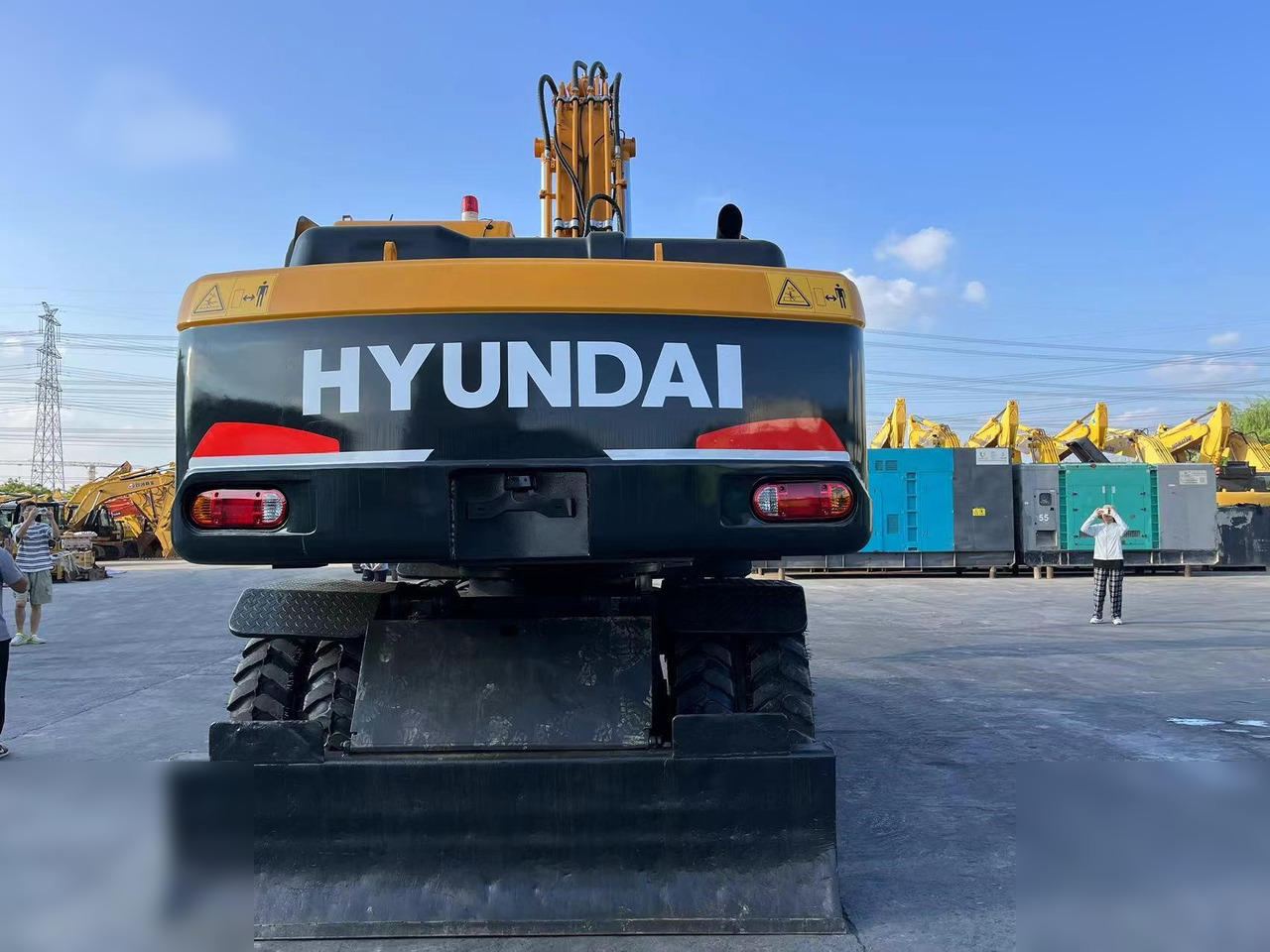 HYUNDAI ROBEX 210W-9 - Колесен багер: снимка 4 HYUNDAI ROBEX 210W-9 - Колесен багер: снимка 4