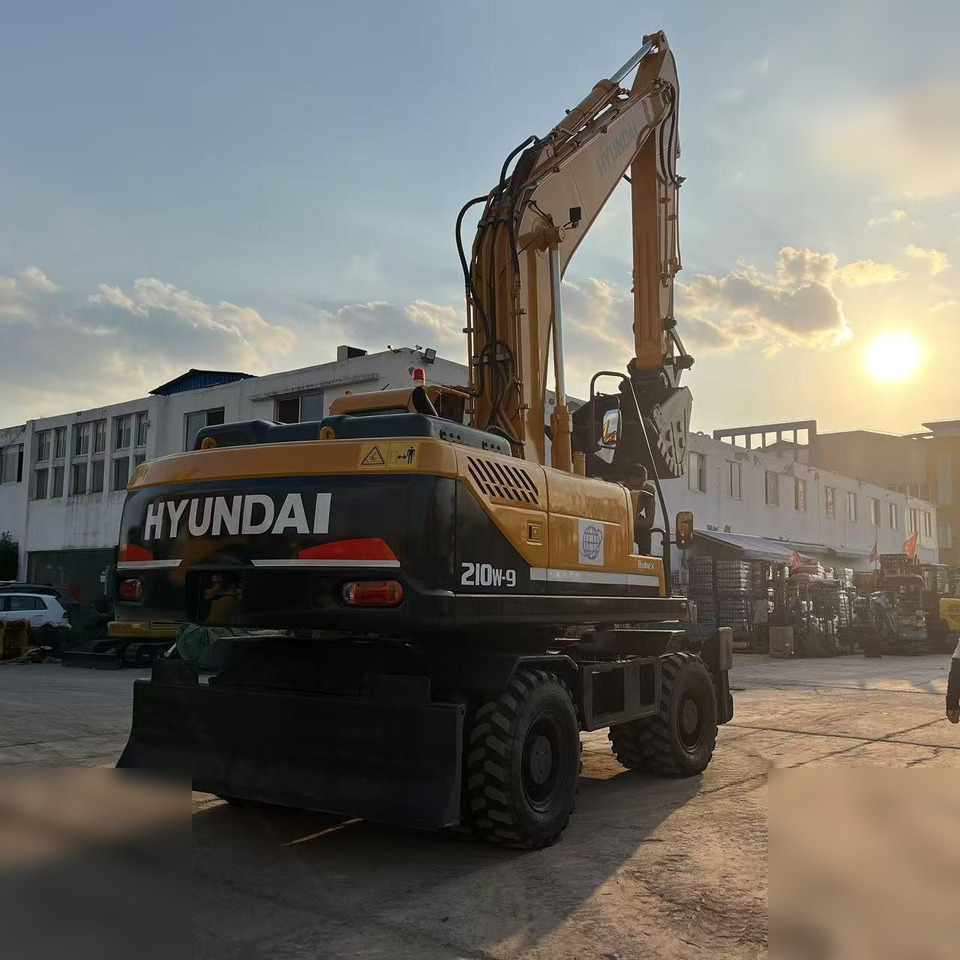 HYUNDAI ROBEX 210W-9 - Колесен багер: снимка 3 HYUNDAI ROBEX 210W-9 - Колесен багер: снимка 3