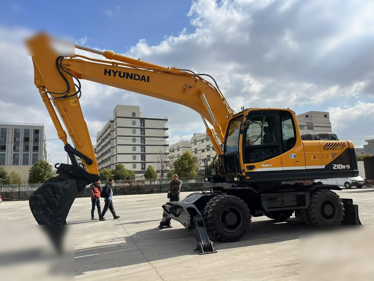 HYUNDAI ROBEX 210W-9 - Колесен багер: снимка 4 HYUNDAI ROBEX 210W-9 - Колесен багер: снимка 4