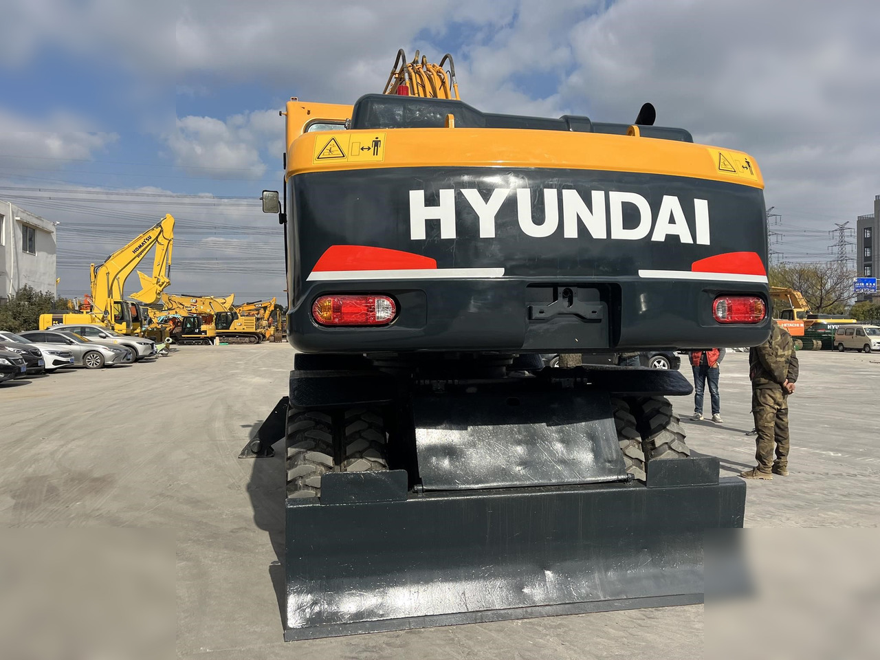 HYUNDAI ROBEX 210W-9 - Колесен багер: снимка 4 HYUNDAI ROBEX 210W-9 - Колесен багер: снимка 4