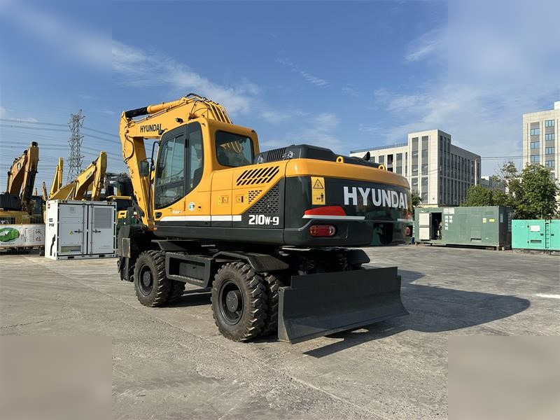 HYUNDAI ROBEX 210W-9 - Колесен багер: снимка 3 HYUNDAI ROBEX 210W-9 - Колесен багер: снимка 3
