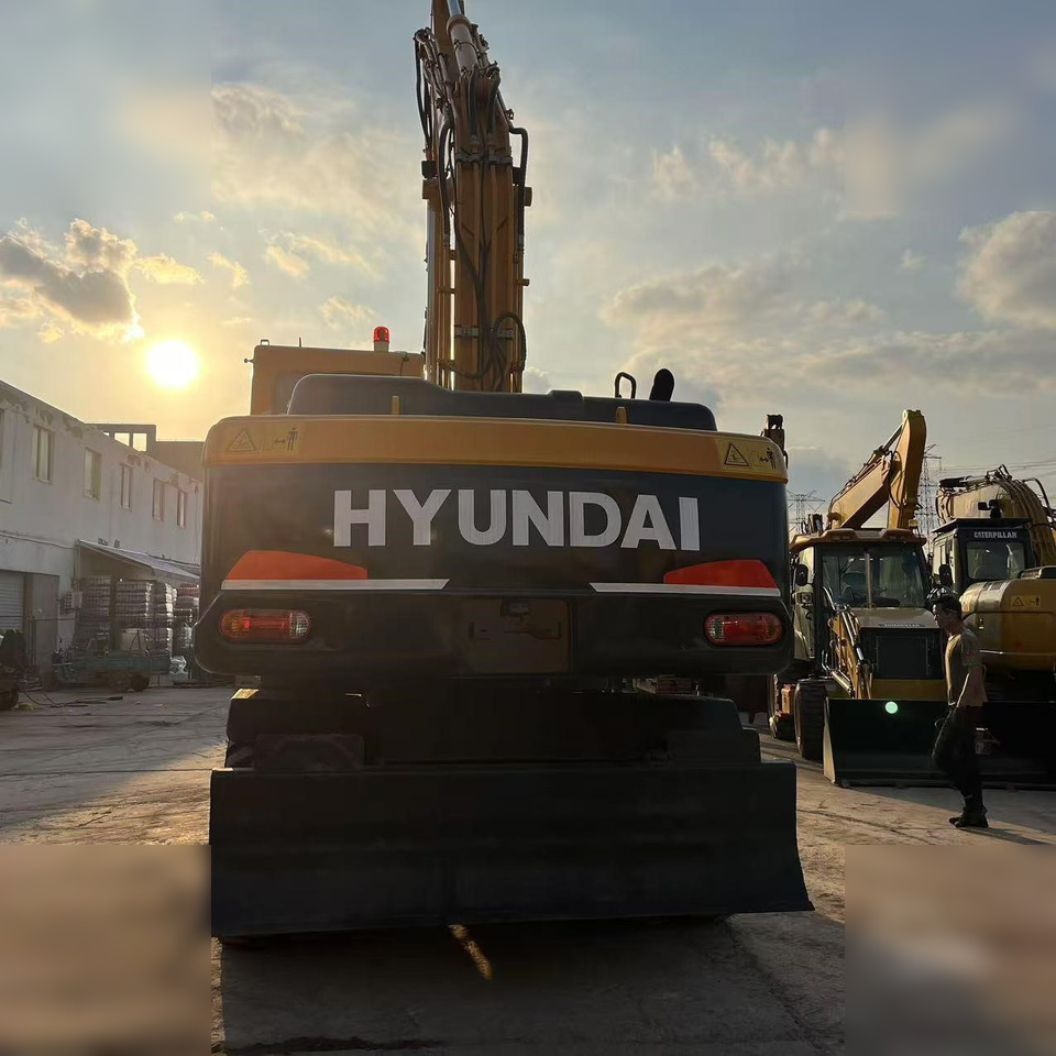 HYUNDAI ROBEX 210W-9 - Колесен багер: снимка 5 HYUNDAI ROBEX 210W-9 - Колесен багер: снимка 5