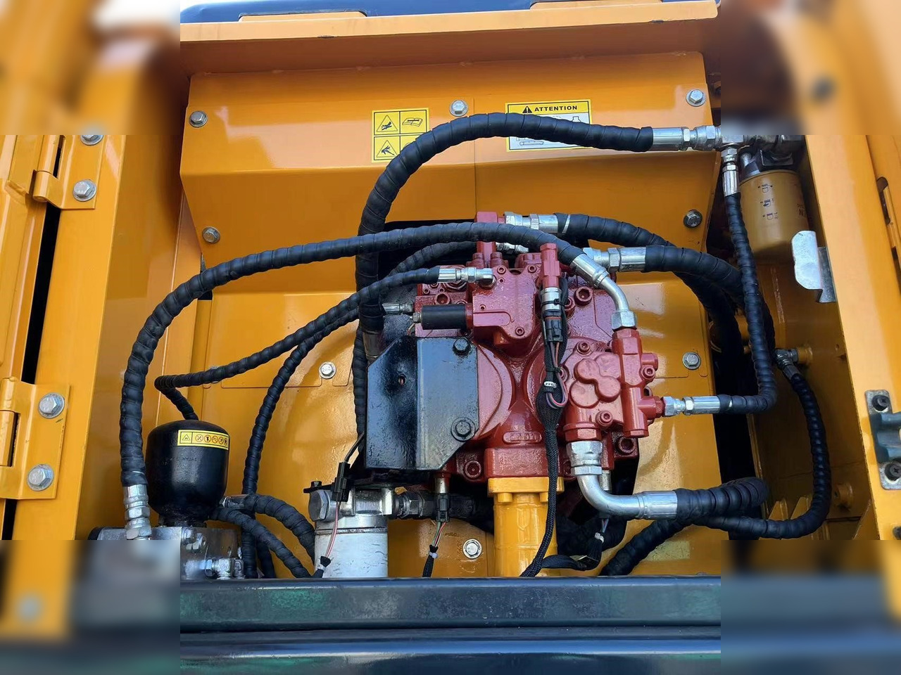 HYUNDAI ROBEX 210W-9 - Колесен багер: снимка 5 HYUNDAI ROBEX 210W-9 - Колесен багер: снимка 5