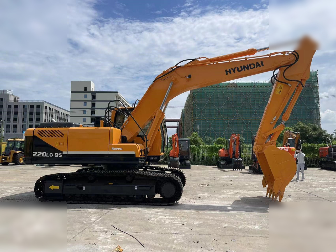 HYUNDAI ROBEX 220 LC-9S - Верижен багер: снимка 1 HYUNDAI ROBEX 220 LC-9S - Верижен багер: снимка 1