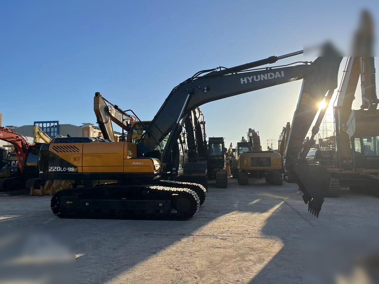 HYUNDAI ROBEX 220 LC-9S - Верижен багер: снимка 1 HYUNDAI ROBEX 220 LC-9S - Верижен багер: снимка 1