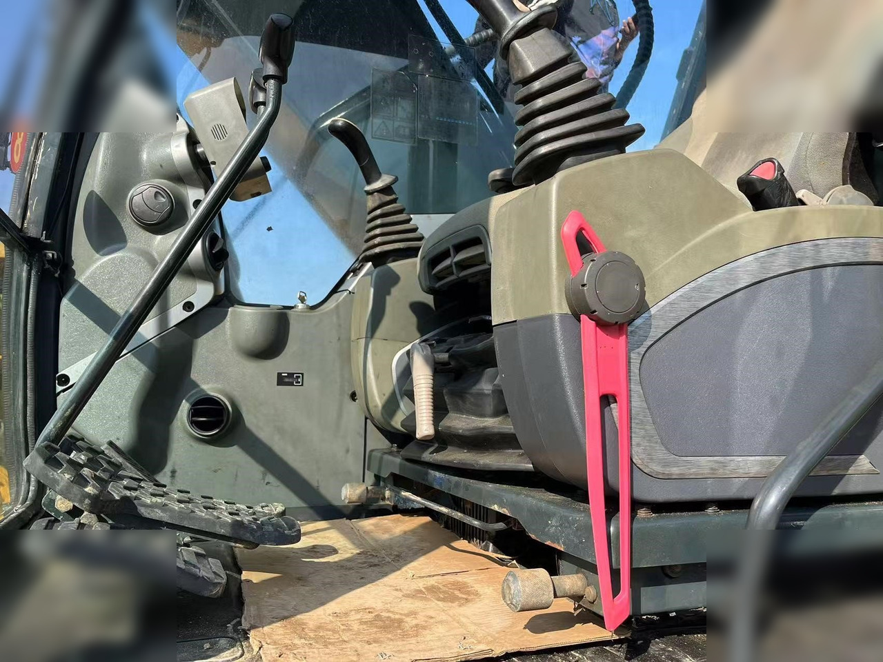 HYUNDAI ROBEX 220 LC-9S - Верижен багер: снимка 4 HYUNDAI ROBEX 220 LC-9S - Верижен багер: снимка 4