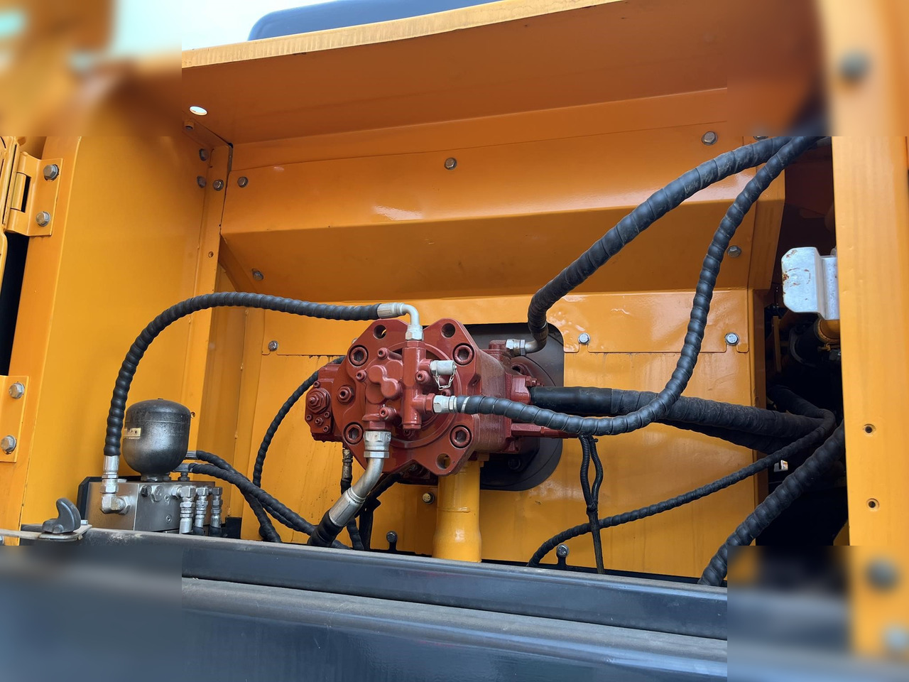 Верижен багер HYUNDAI ROBEX 300 LC-9: снимка 8 Верижен багер HYUNDAI ROBEX 300 LC-9: снимка 8