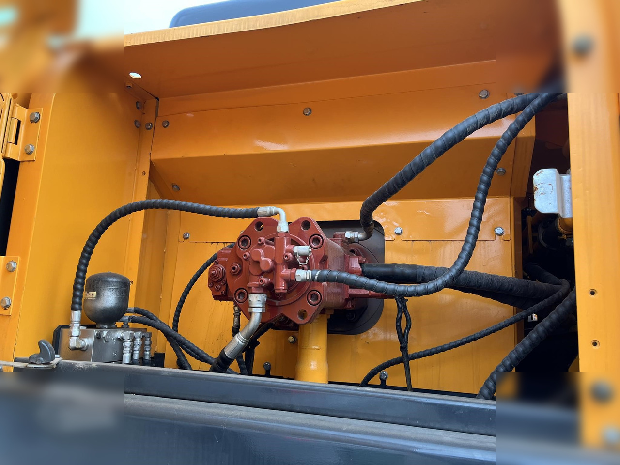 Верижен багер HYUNDAI ROBEX 300 LC-9: снимка 8