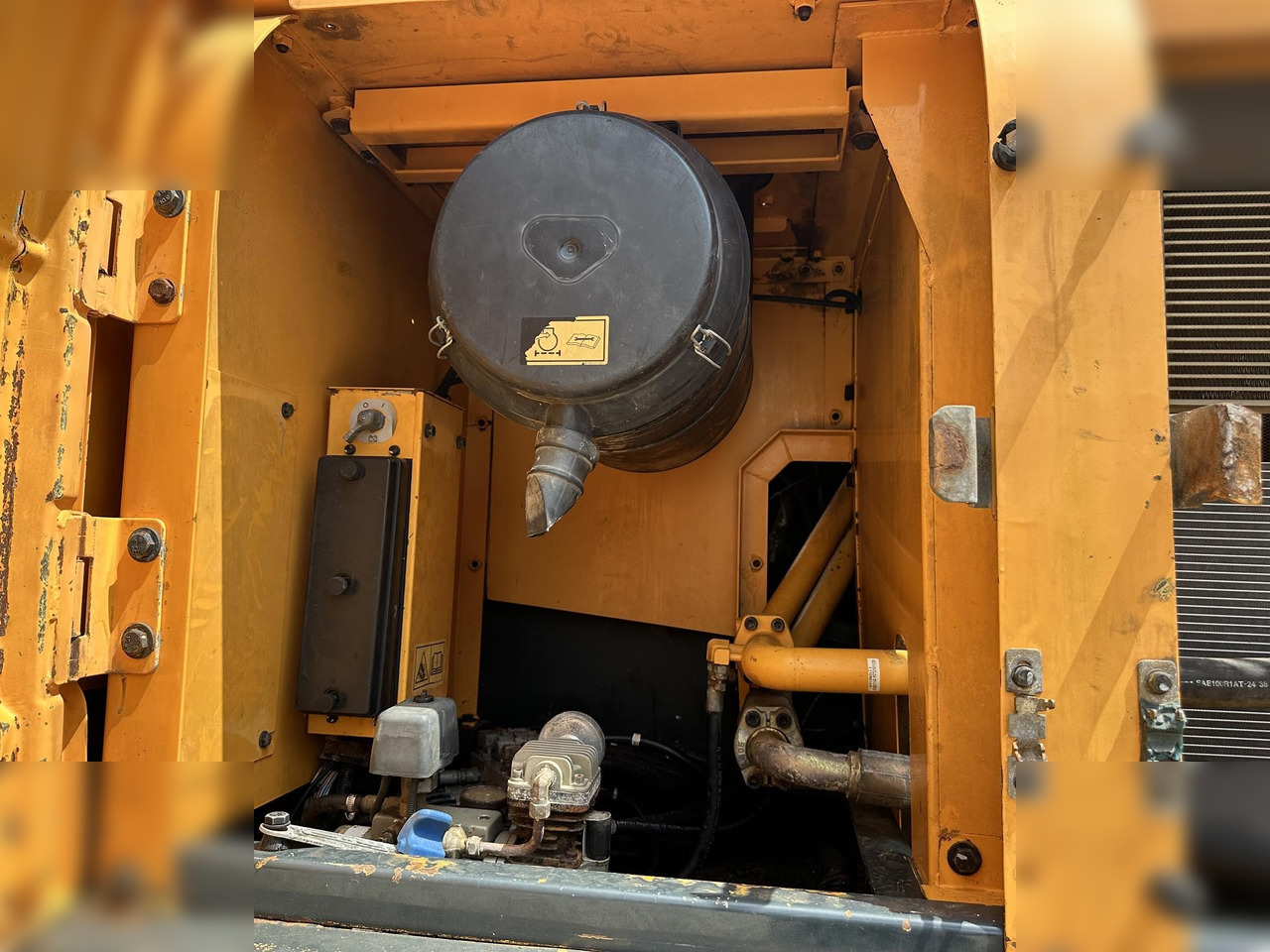 Верижен багер HYUNDAI ROBEX 305 LC-7: снимка 6