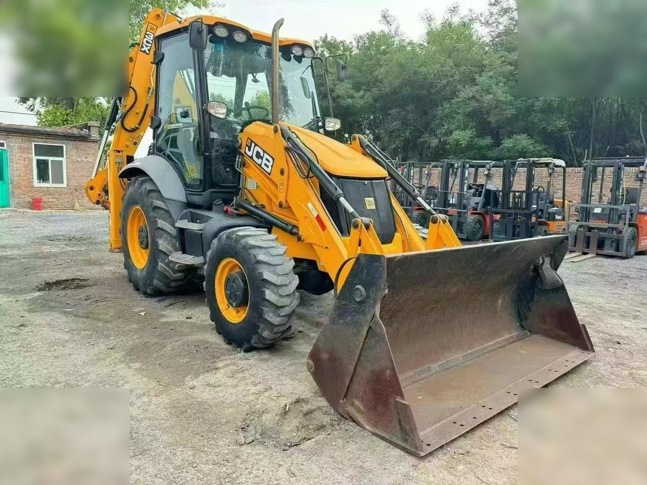 JCB 3CX - Багер-товарач: снимка 1 JCB 3CX - Багер-товарач: снимка 1