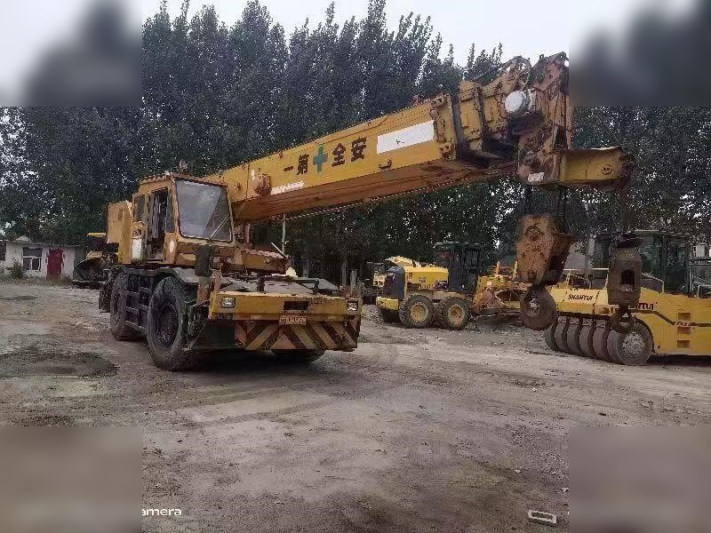 KATO KR25H - Кран за пресечени терени: снимка 2 KATO KR25H - Кран за пресечени терени: снимка 2