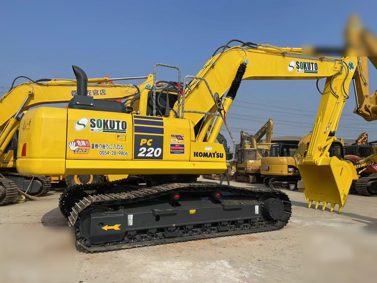 KOMATSU PC220-8 - Верижен багер: снимка 1 KOMATSU PC220-8 - Верижен багер: снимка 1