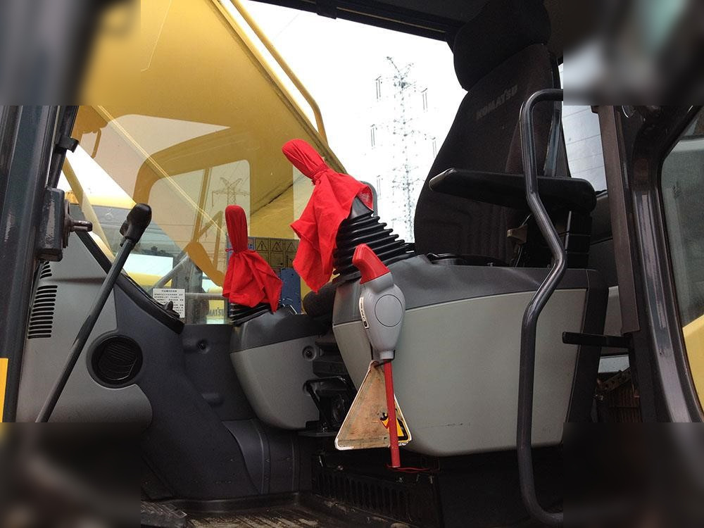 KOMATSU PC220-8 - Верижен багер: снимка 3 KOMATSU PC220-8 - Верижен багер: снимка 3