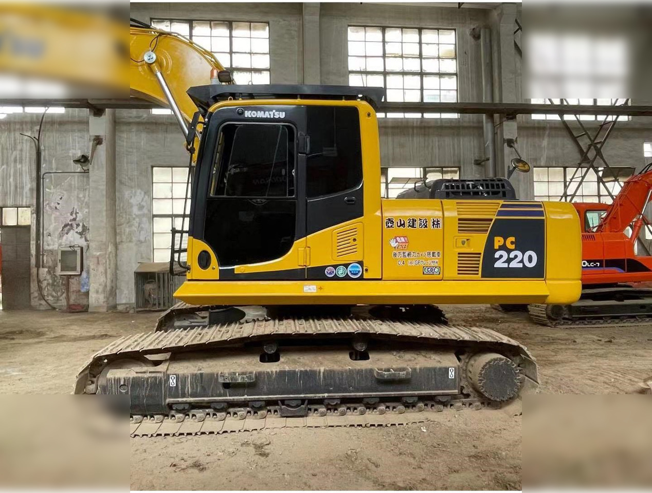 KOMATSU PC220-8N1 - Верижен багер: снимка 4 KOMATSU PC220-8N1 - Верижен багер: снимка 4