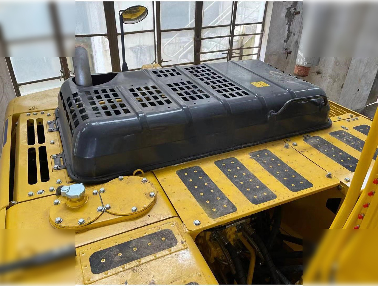 KOMATSU PC220-8N1 - Верижен багер: снимка 2 KOMATSU PC220-8N1 - Верижен багер: снимка 2