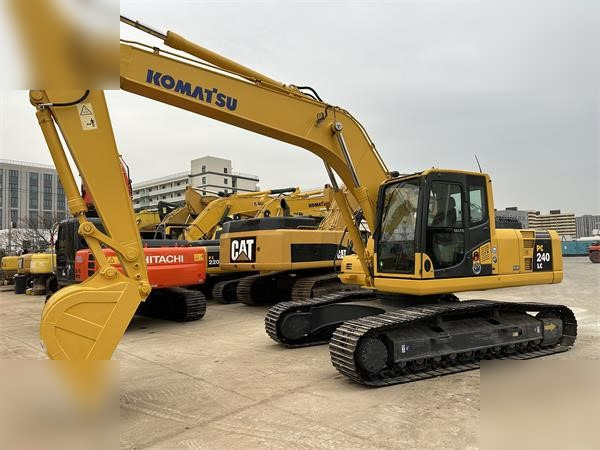 KOMATSU PC240 LC-8 - Верижен багер: снимка 2 KOMATSU PC240 LC-8 - Верижен багер: снимка 2